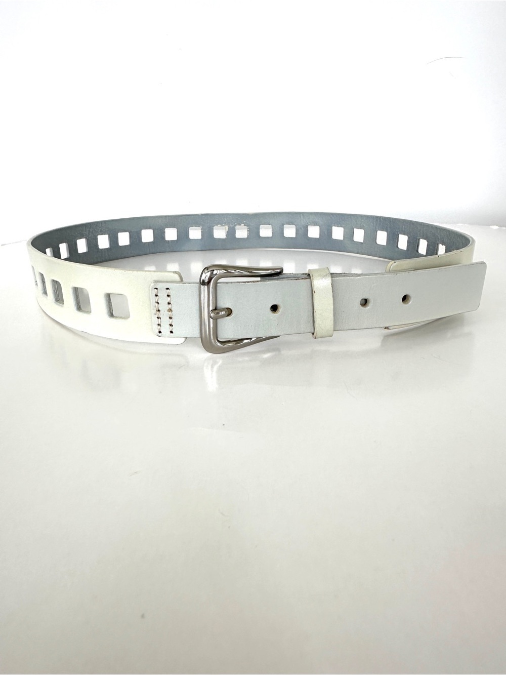 Rockport White Square-Hole Leather Belt with Silver Buckle